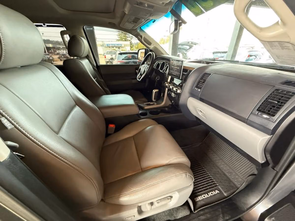 2017 Toyota Sequoia Limited Image 15