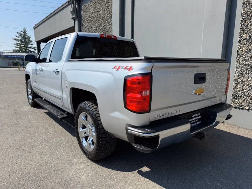 2015 Chevrolet Silverado 1500 LTZ Pickup 4D 6 1/2 ft Crew Cab Image 3