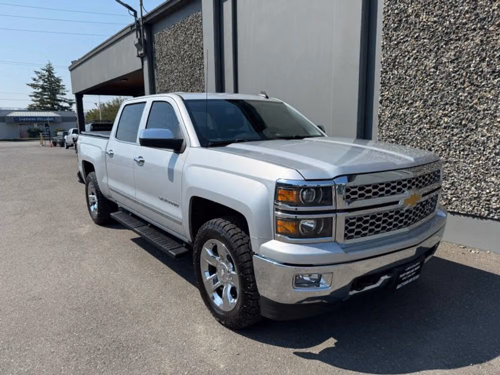 2015 Chevrolet Silverado 1500 LTZ Pickup 4D 6 1/2 ft Crew Cab Image 4