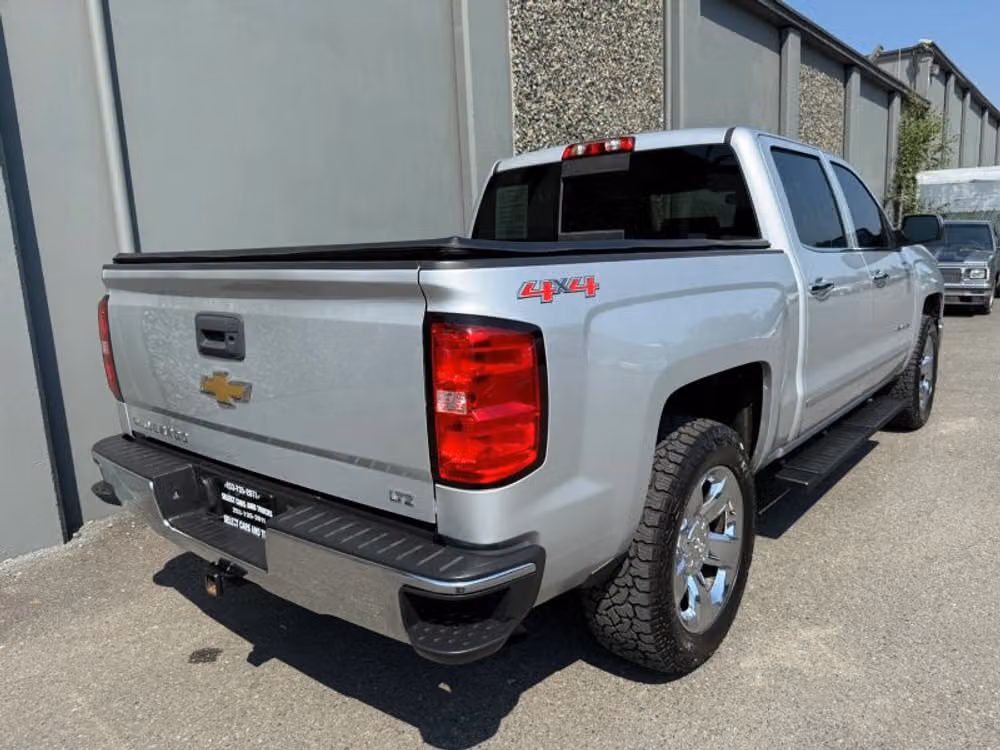 2015 Chevrolet Silverado 1500 LTZ Pickup 4D 6 1/2 ft Crew Cab Image 6