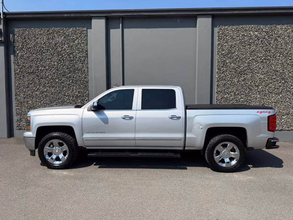 2015 Chevrolet Silverado 1500 LTZ Pickup 4D 6 1/2 ft Crew Cab Image 2