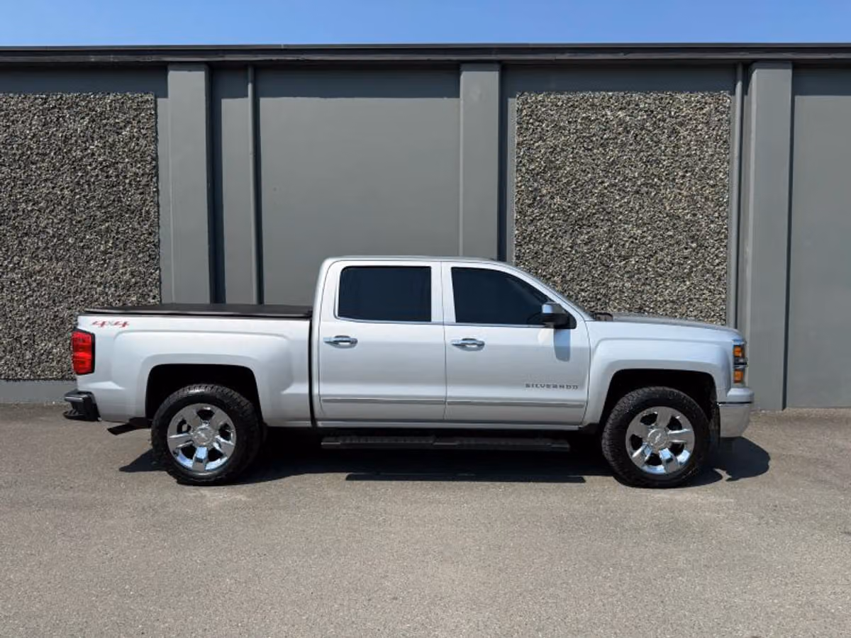 2015 Chevrolet Silverado 1500 LTZ Pickup 4D 6 1/2 ft Crew Cab Image 5