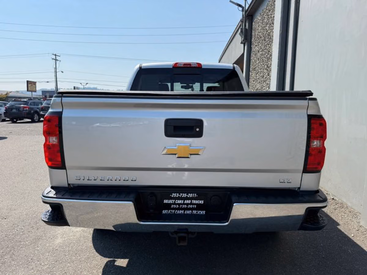 2015 Chevrolet Silverado 1500 LTZ Pickup 4D 6 1/2 ft Crew Cab Image 8
