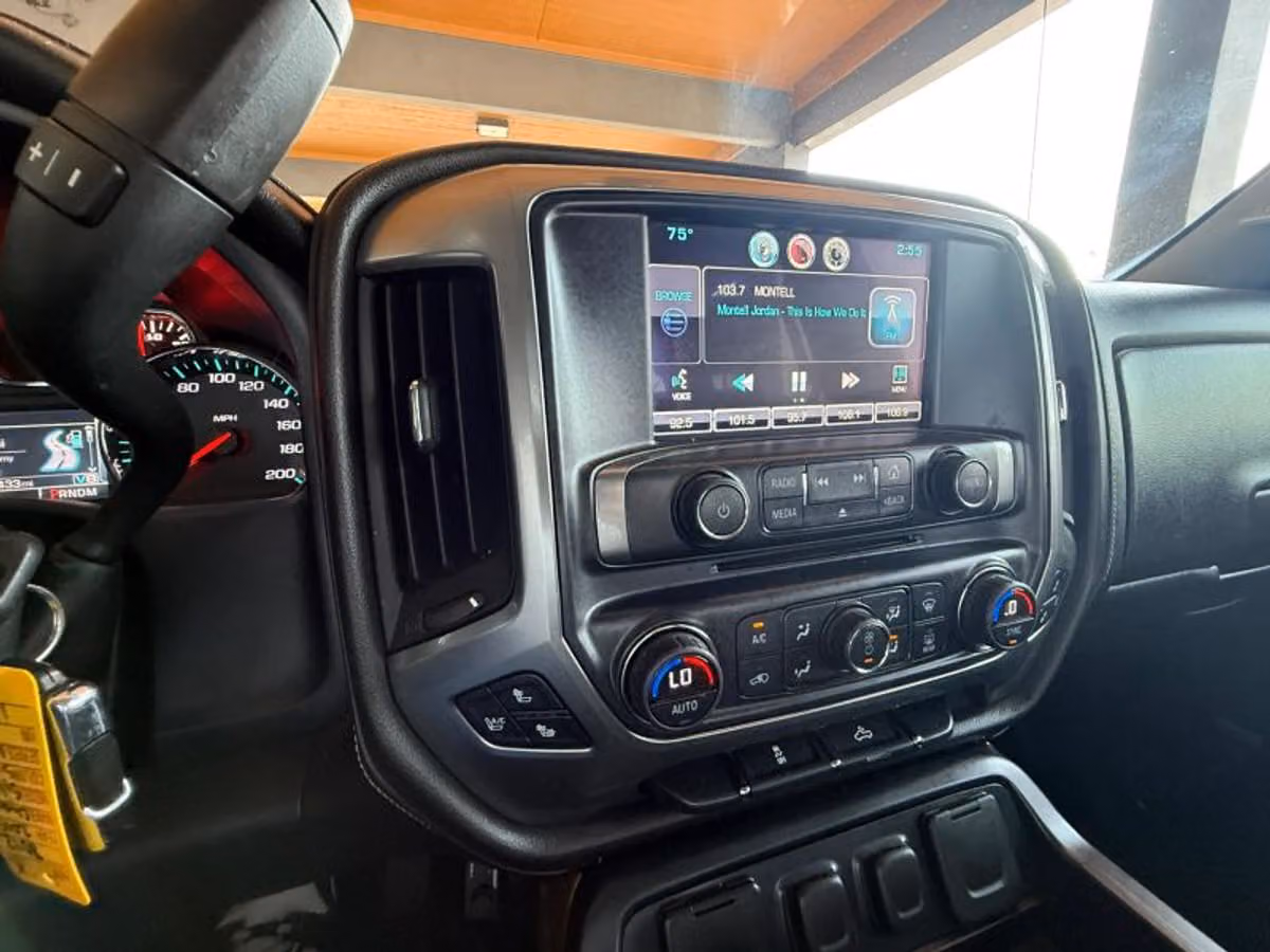 2015 Chevrolet Silverado 1500 LTZ Pickup 4D 6 1/2 ft Crew Cab Image 11