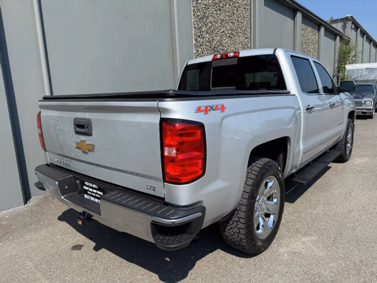 2015 Chevrolet Silverado 1500 LTZ Pickup 4D 6 1/2 ft Crew Cab Image 6