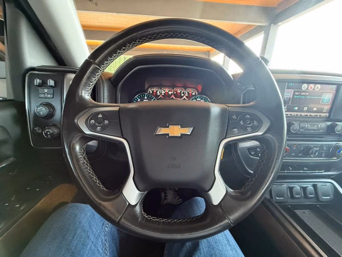 2015 Chevrolet Silverado 1500 LTZ Pickup 4D 6 1/2 ft Crew Cab Image 9