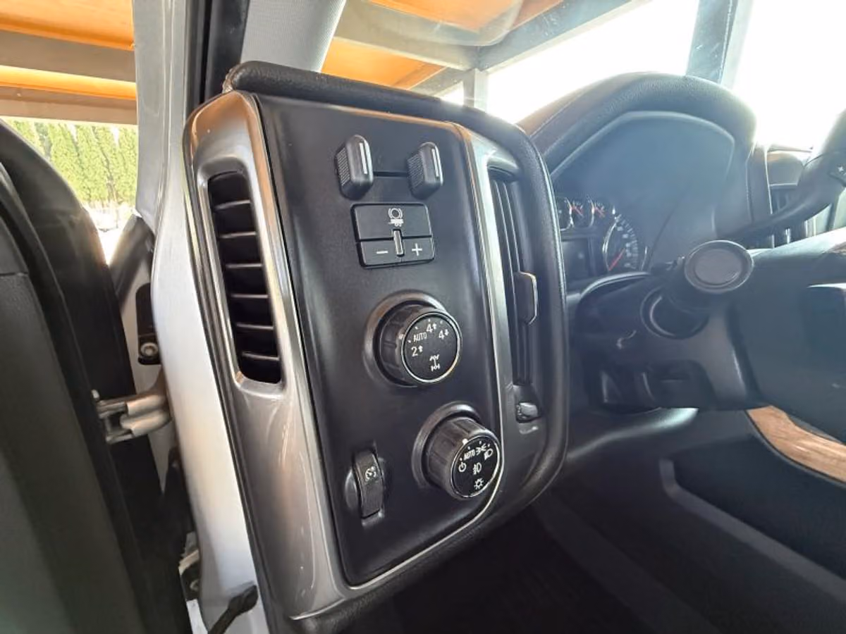 2015 Chevrolet Silverado 1500 LTZ Pickup 4D 6 1/2 ft Crew Cab Image 12