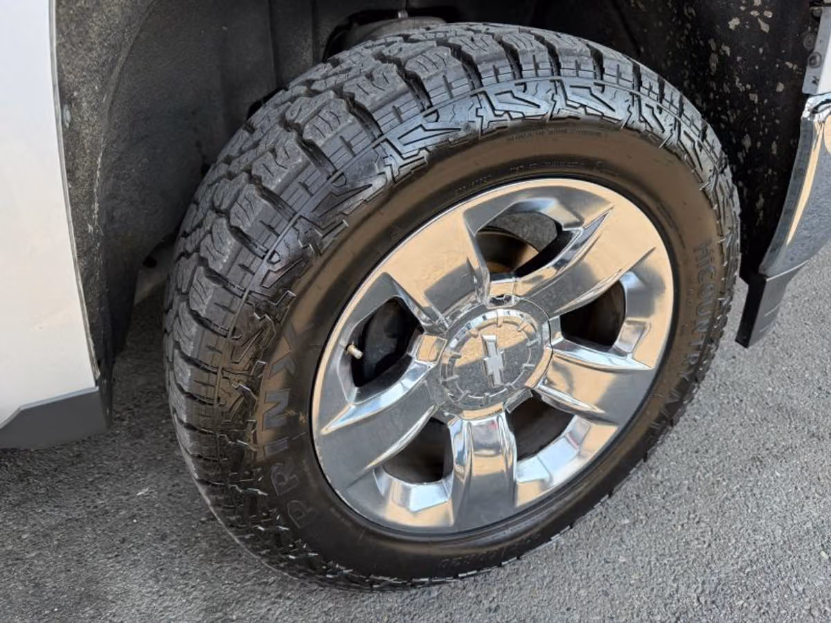 2015 Chevrolet Silverado 1500 LTZ Pickup 4D 6 1/2 ft Crew Cab Image 18