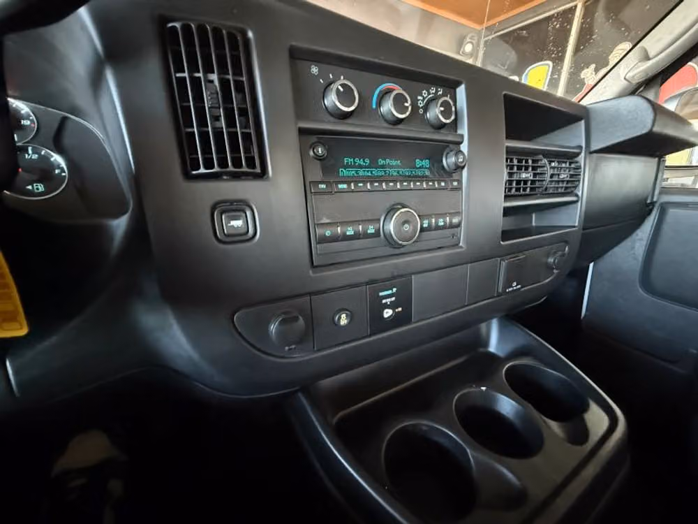 2015 GMC Savana 2500 Cargo Image 11