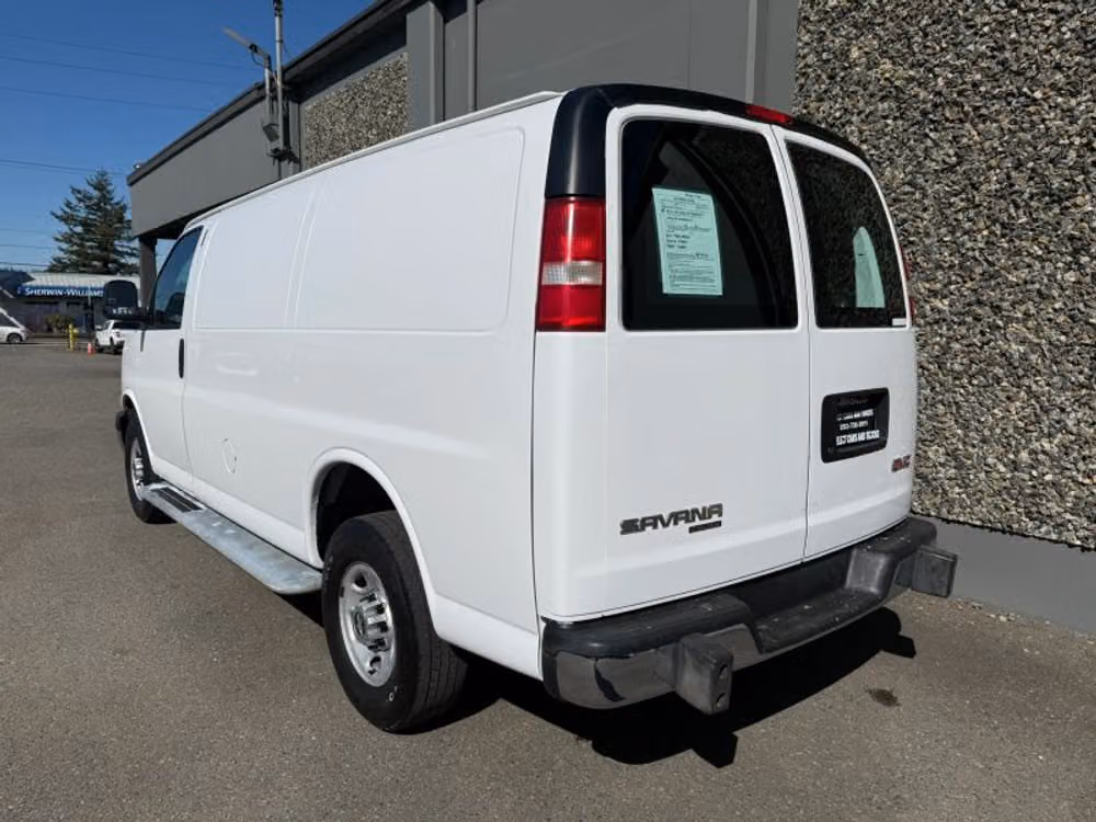 2015 GMC Savana 2500 Cargo Image 3