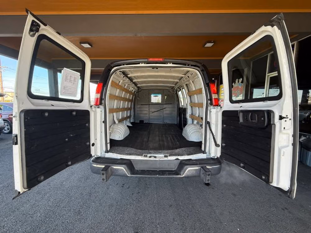 2015 GMC Savana 2500 Cargo Image 15