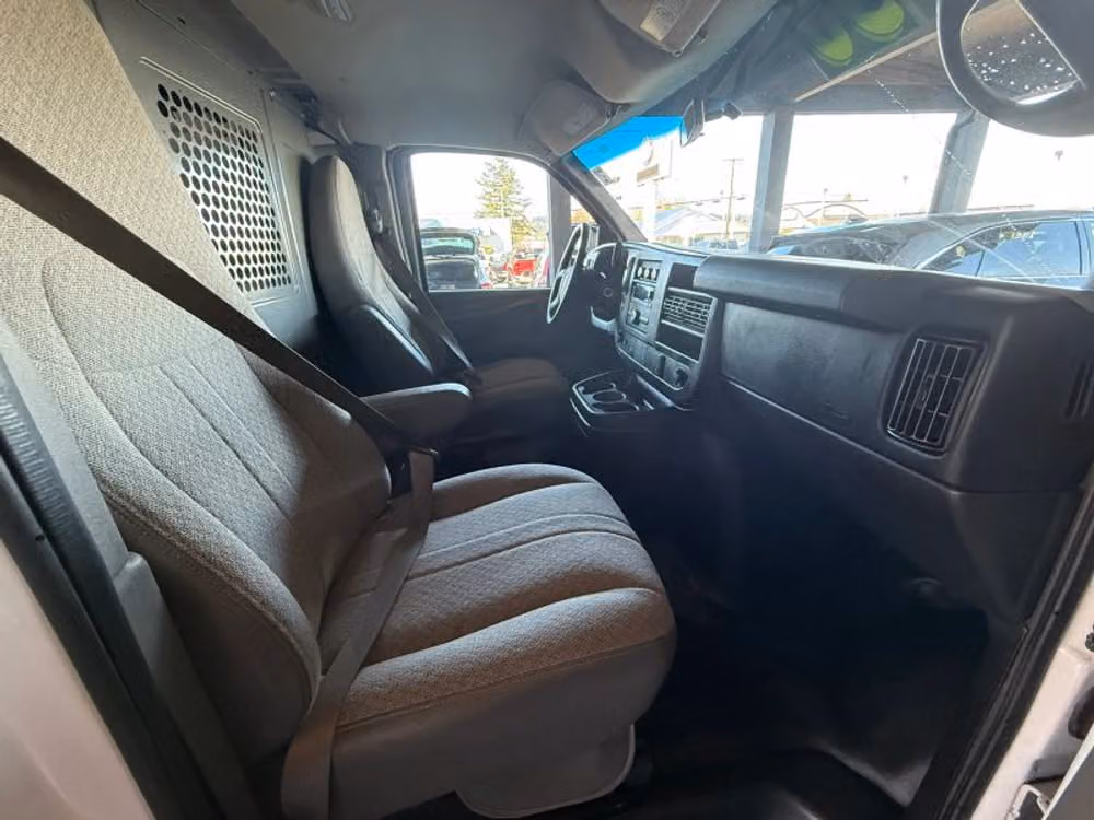 2015 GMC Savana 2500 Cargo Image 13
