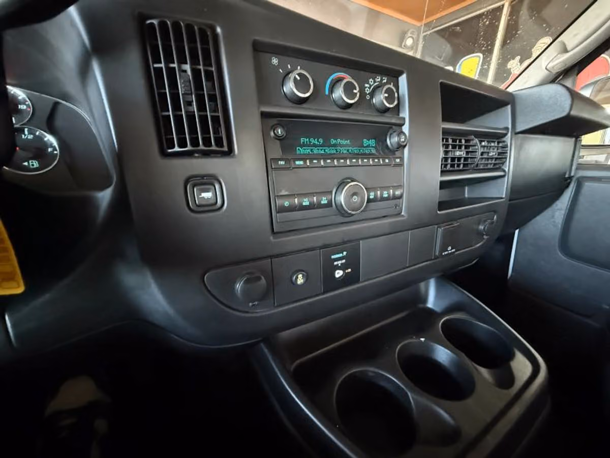 2015 GMC Savana 2500 Cargo Image 11