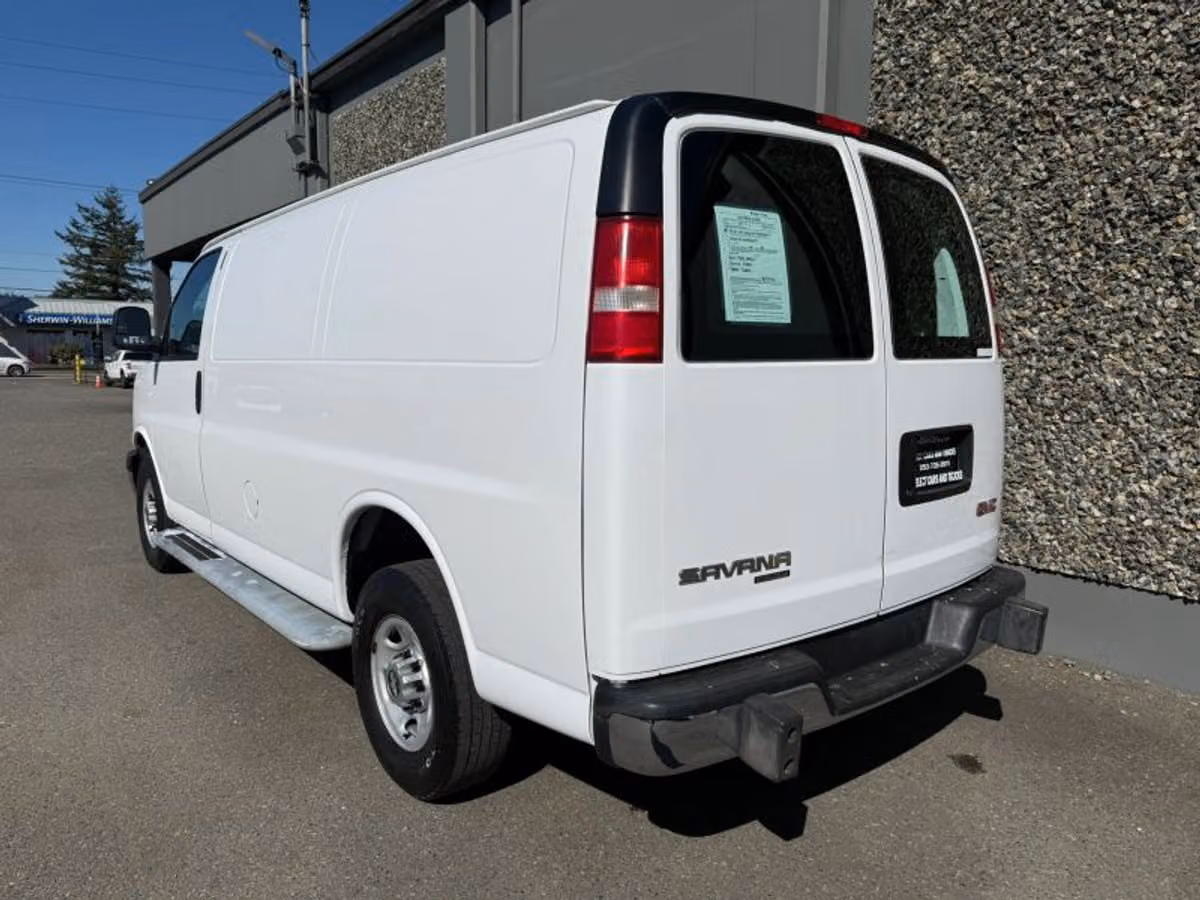2015 GMC Savana 2500 Cargo Image 3