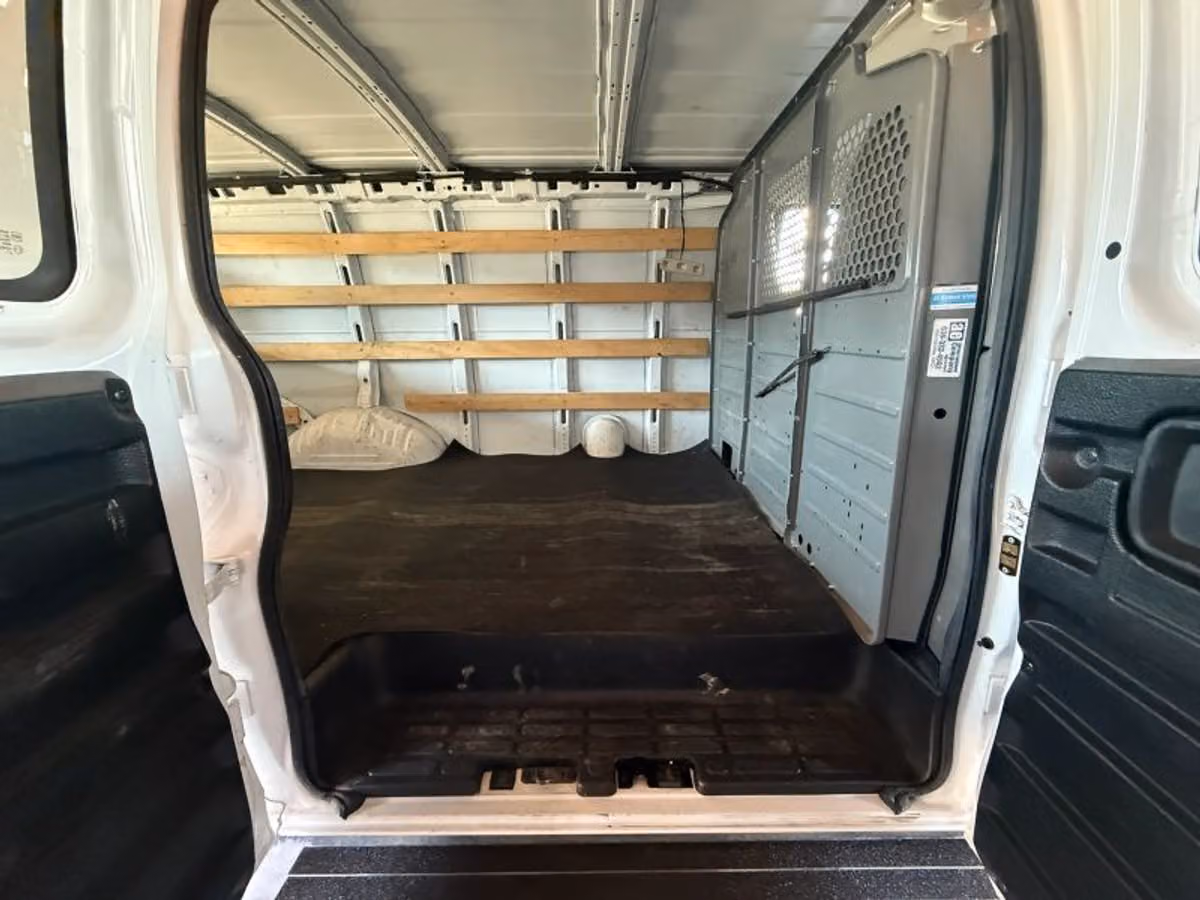 2015 GMC Savana 2500 Cargo Image 14