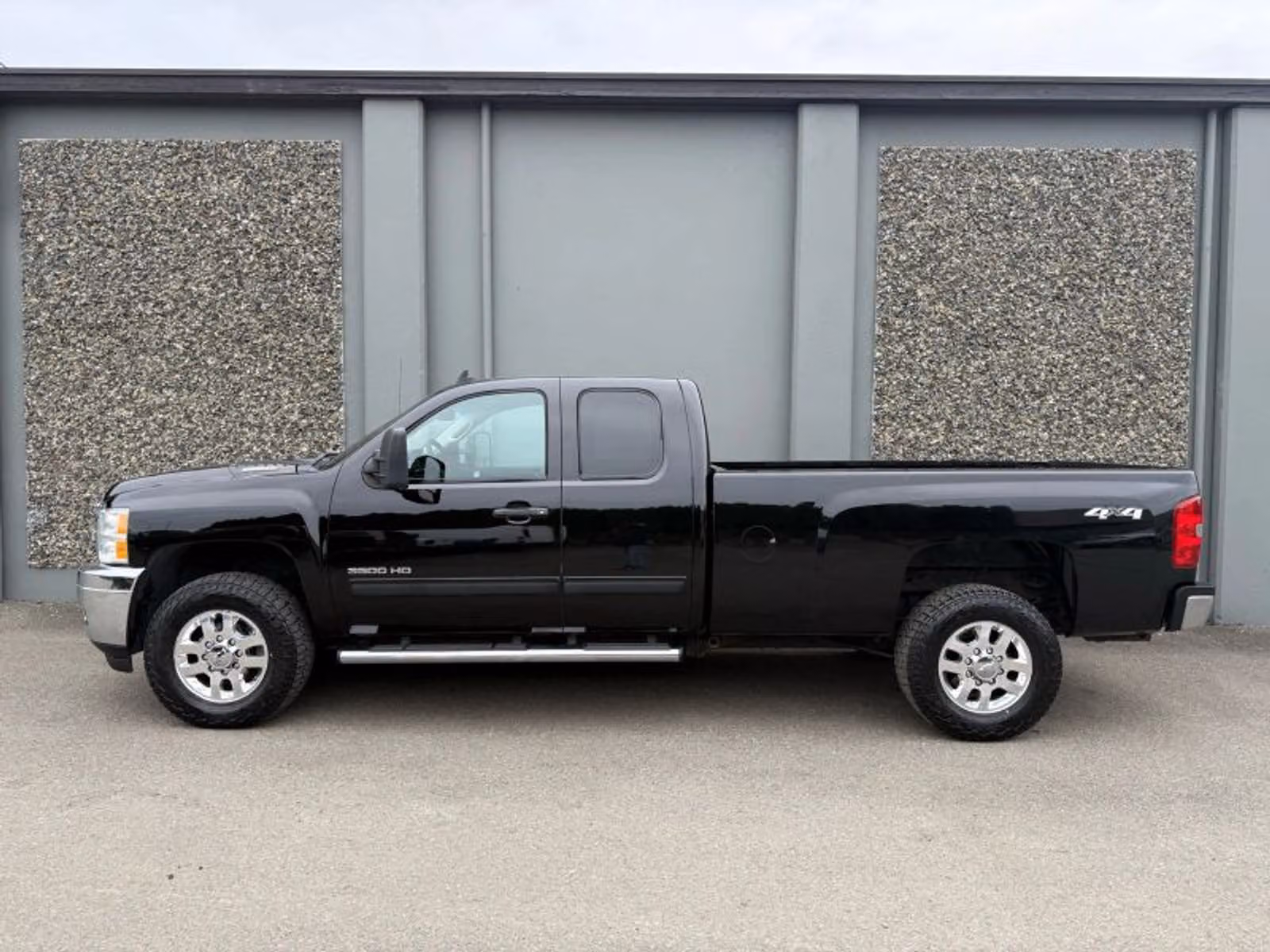 2013 Chevrolet Silverado 3500HD LT Pickup 4D 8 ft Extended Cab Upper Image 2