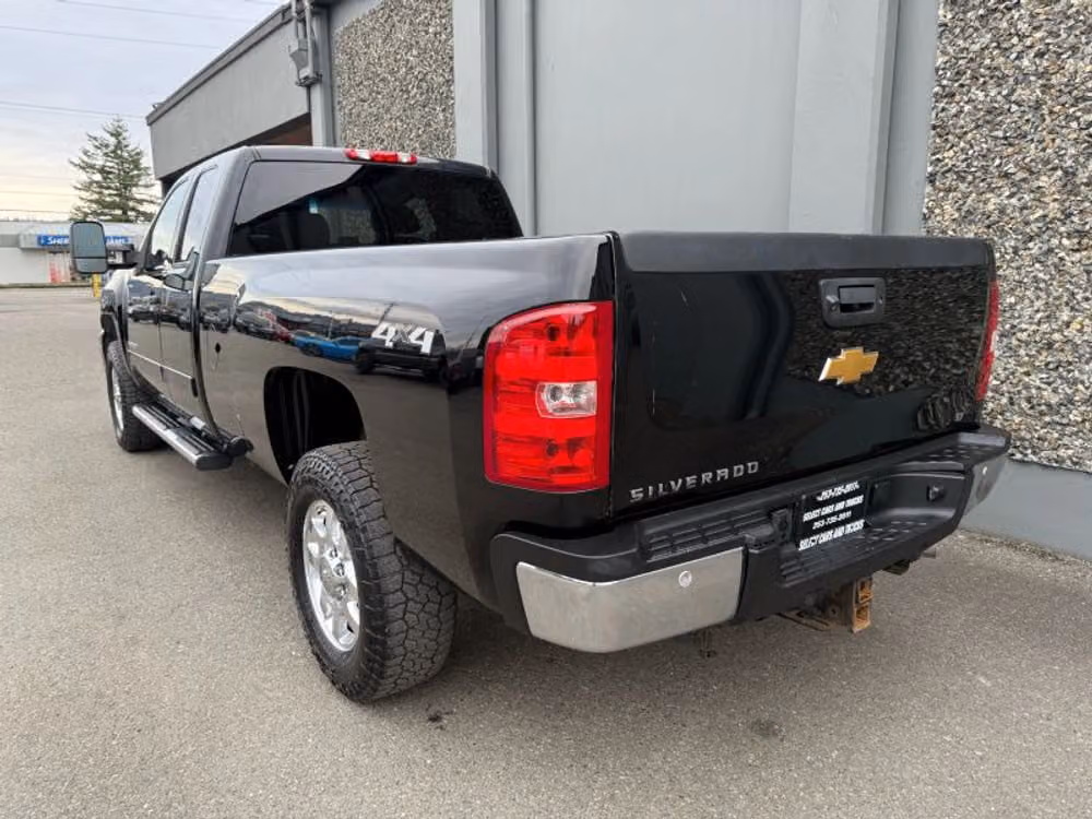 2013 Chevrolet Silverado 3500HD LT Pickup 4D 8 ft Extended Cab Image 3