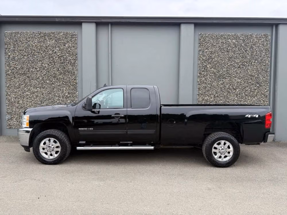 2013 Chevrolet Silverado 3500HD LT Pickup 4D 8 ft Extended Cab Image 2