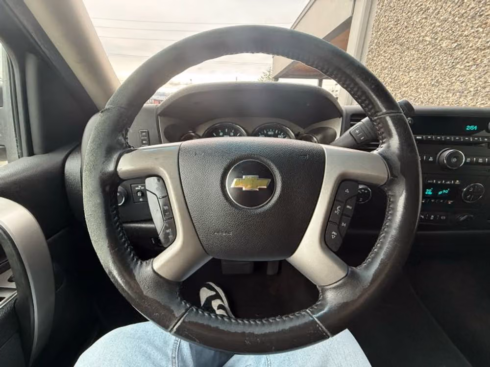 2013 Chevrolet Silverado 3500HD LT Pickup 4D 8 ft Extended Cab Image 9