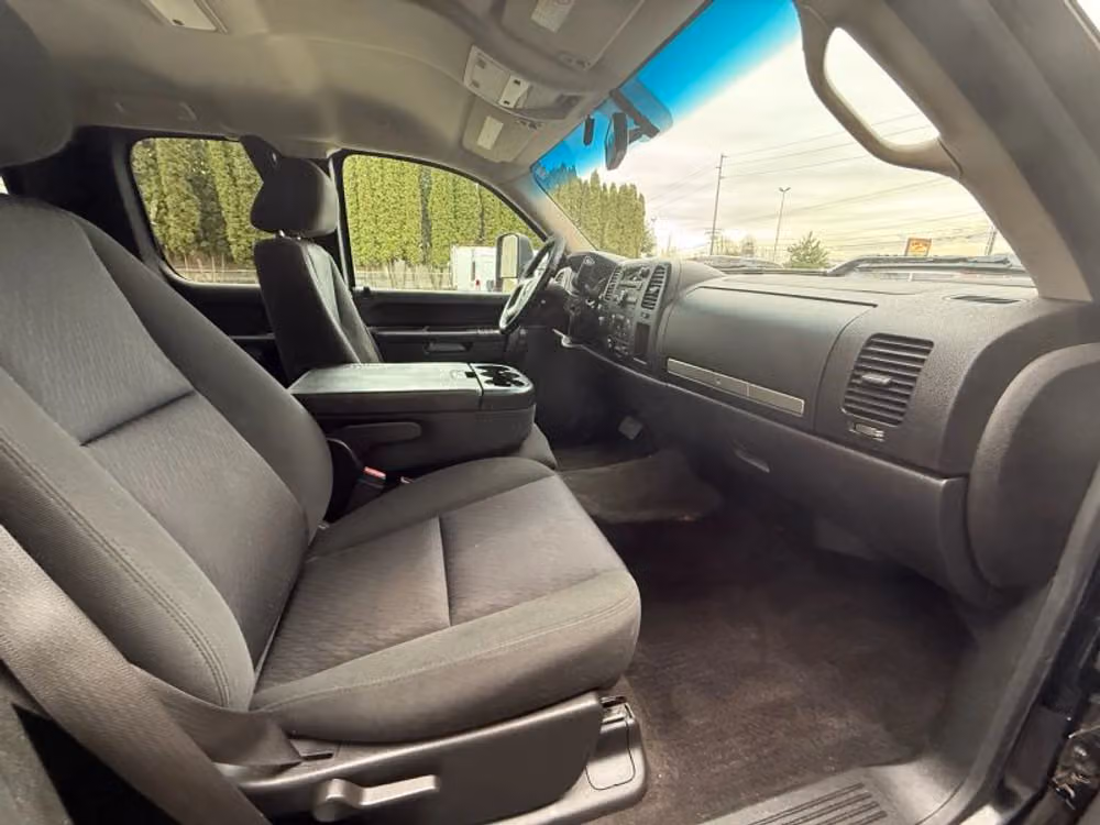 2013 Chevrolet Silverado 3500HD LT Pickup 4D 8 ft Extended Cab Image 13