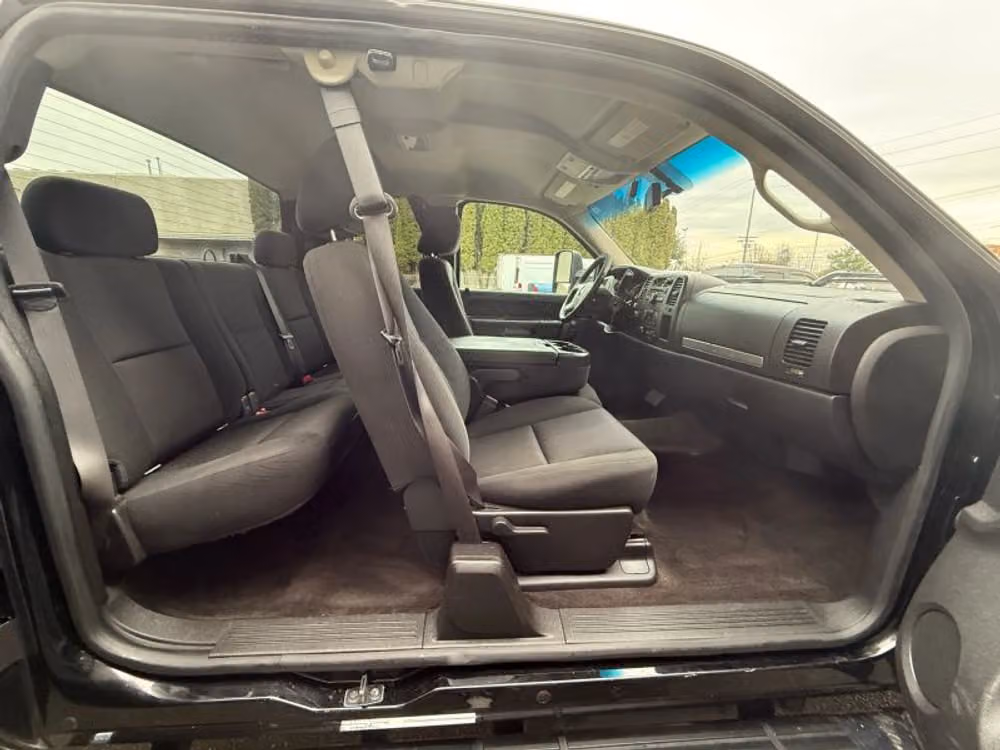 2013 Chevrolet Silverado 3500HD LT Pickup 4D 8 ft Extended Cab Image 15