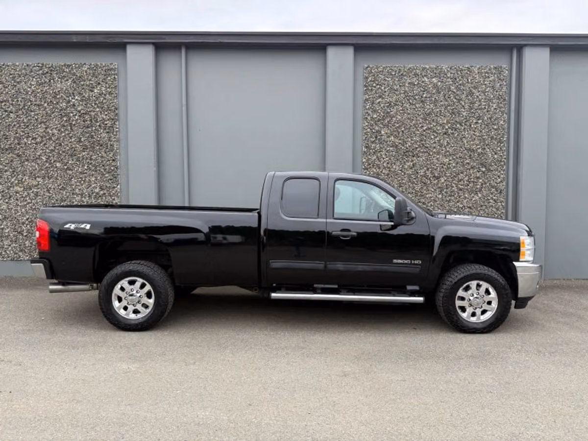 2013 Chevrolet Silverado 3500HD LT Pickup 4D 8 ft Extended Cab Image 5