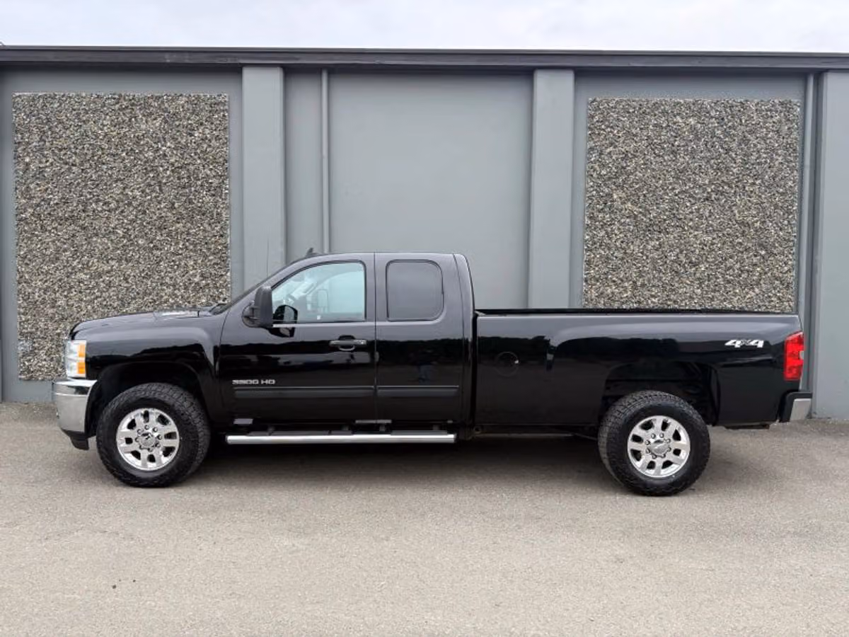 2013 Chevrolet Silverado 3500HD LT Pickup 4D 8 ft Extended Cab Image 2