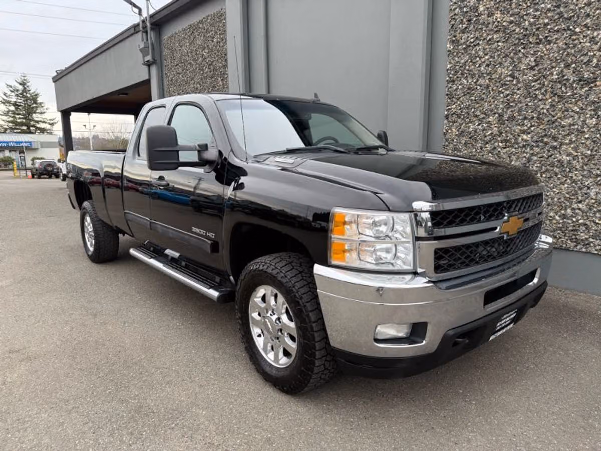 2013 Chevrolet Silverado 3500HD LT Pickup 4D 8 ft Extended Cab Image 4