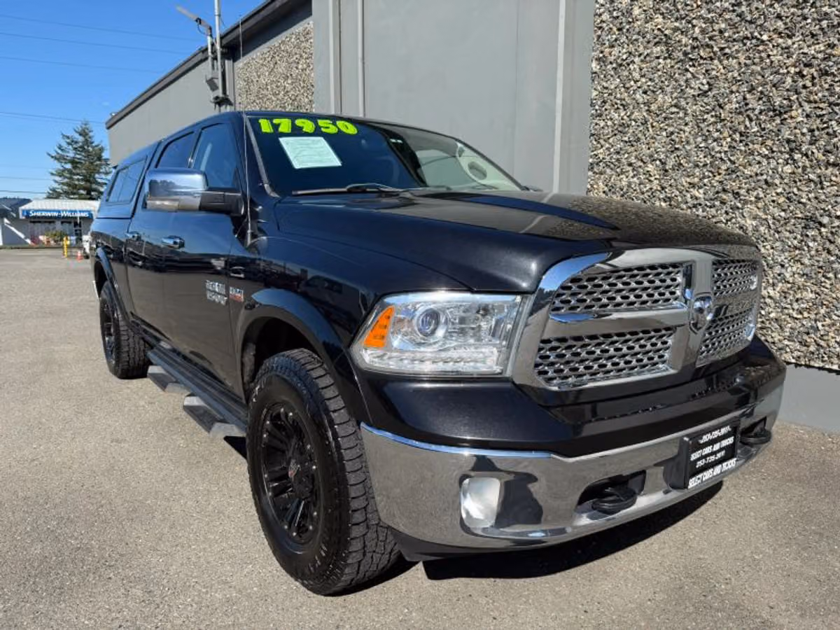 2017 Ram 1500 Laramie Crew Cab Image 4