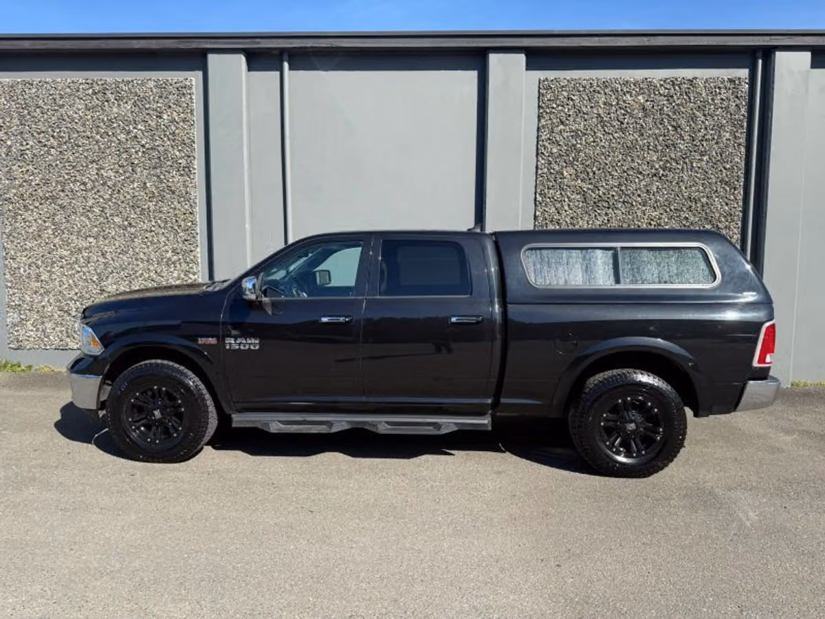 2017 Ram 1500 Laramie Crew Cab Image 2