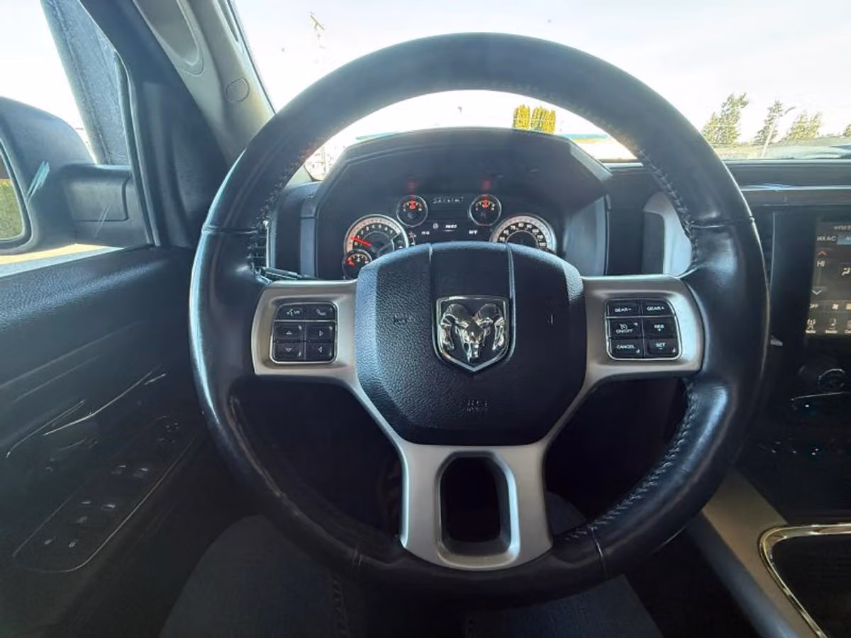 2017 Ram 1500 Laramie Crew Cab Image 9