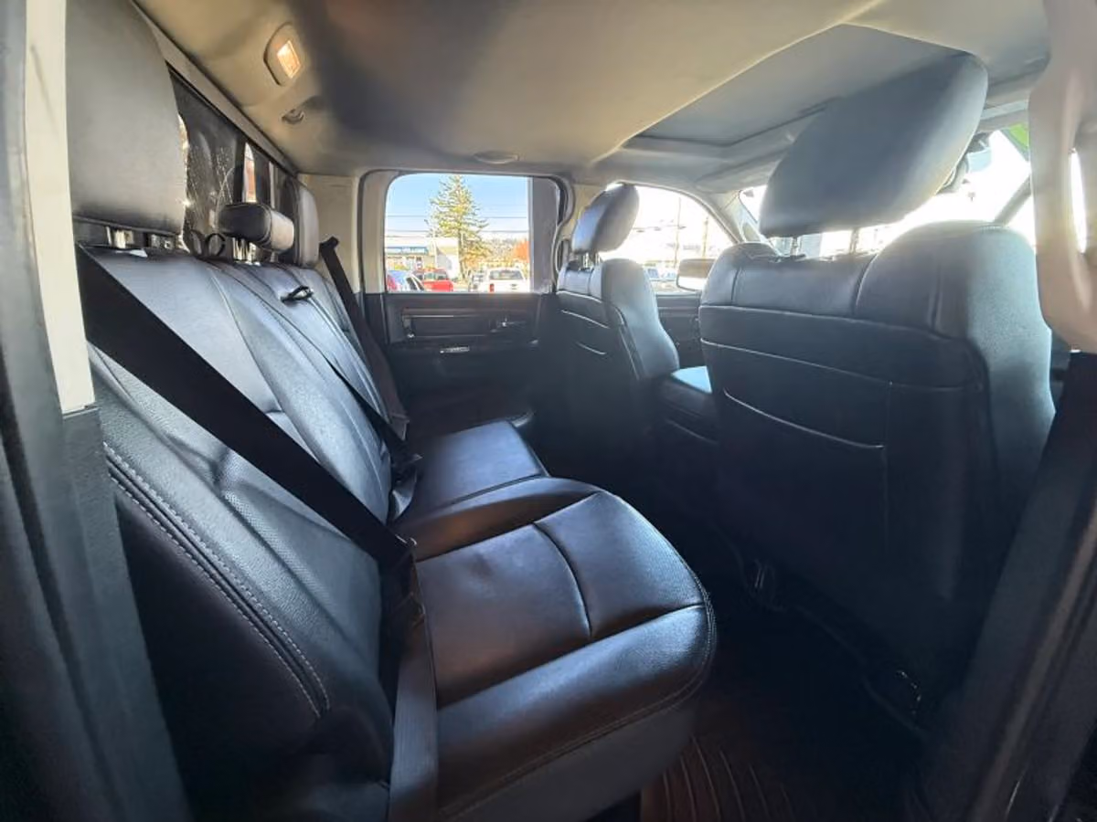 2017 Ram 1500 Laramie Crew Cab Image 15