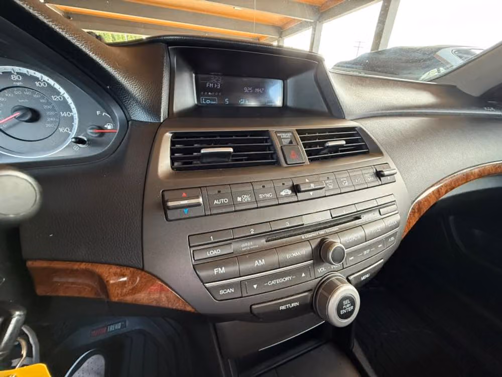 2012 Honda Accord EX-L Sedan 4D Image 11