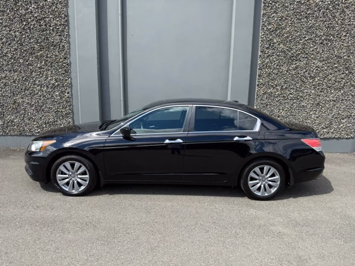 2012 Honda Accord EX-L Sedan 4D Image 2