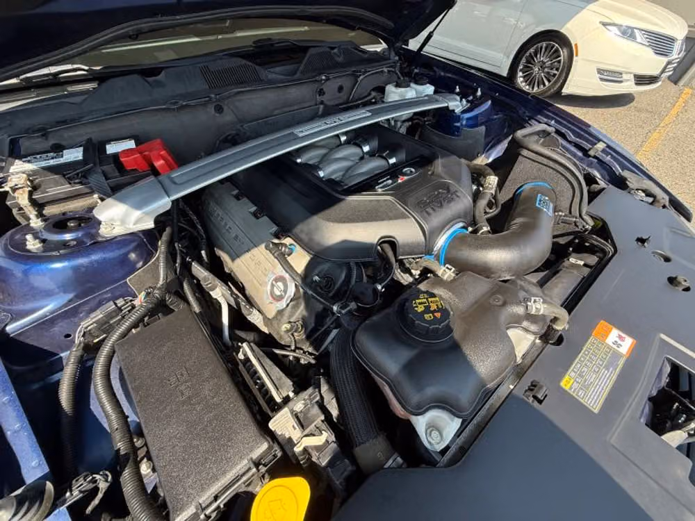 2012 Ford Mustang GT Premium Image 17