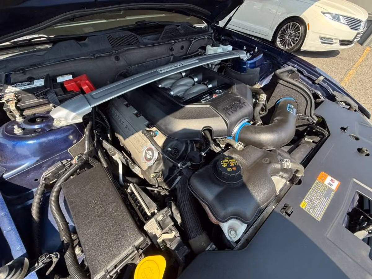 2012 Ford Mustang GT Premium Image 17