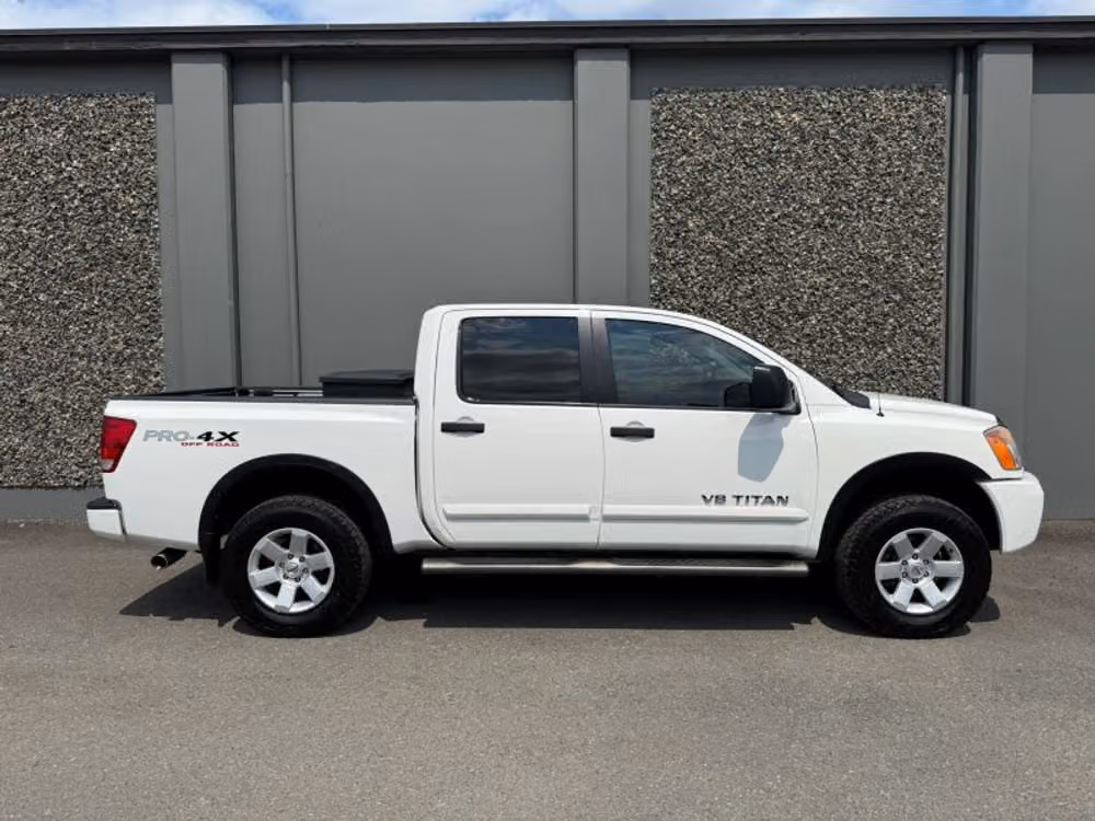 2011 Nissan Titan PRO-4X Crew Cab Lower Image 3