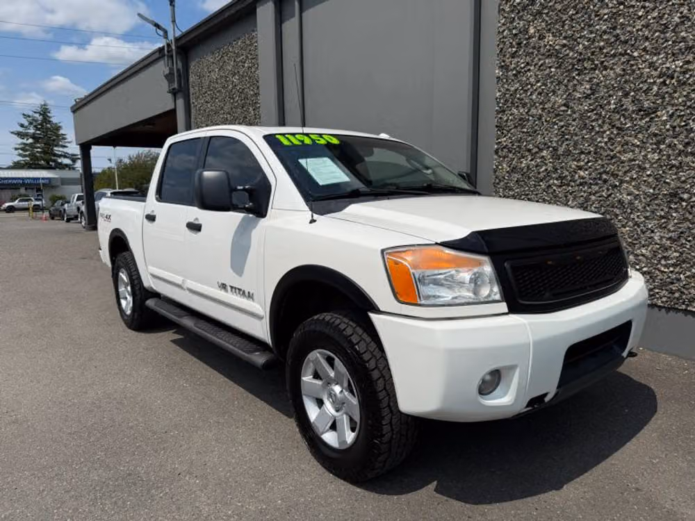 2011 Nissan Titan PRO-4X Crew Cab Image 4