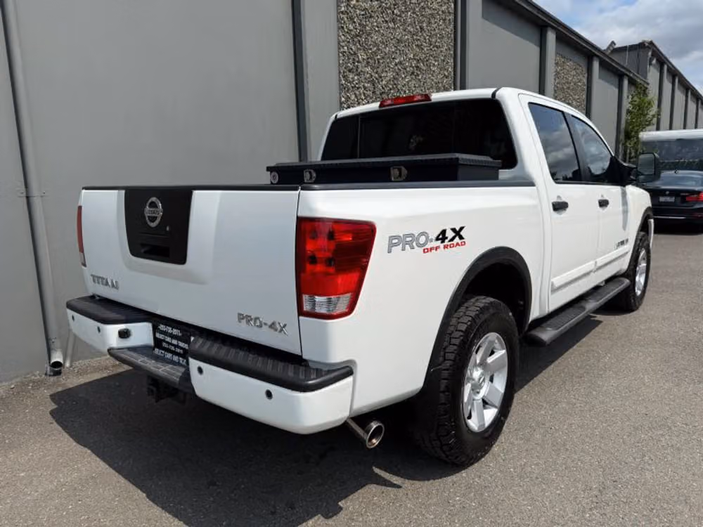 2011 Nissan Titan PRO-4X Crew Cab Image 6