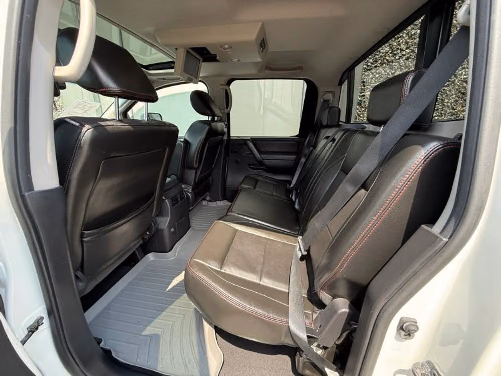 2011 Nissan Titan PRO-4X Crew Cab Image 16