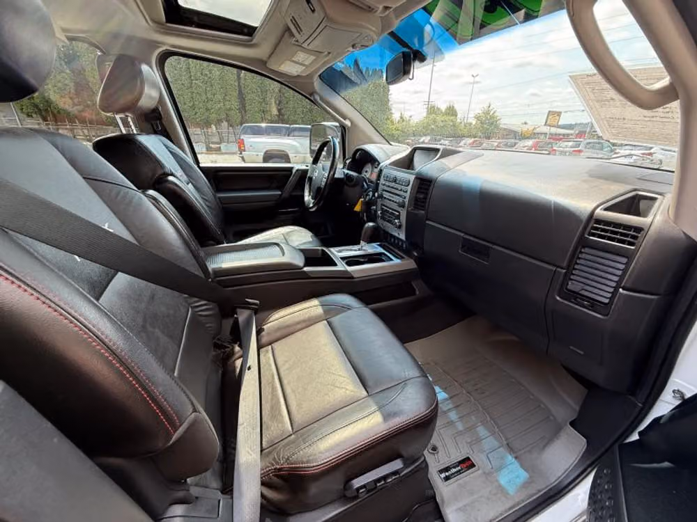 2011 Nissan Titan PRO-4X Crew Cab Image 15