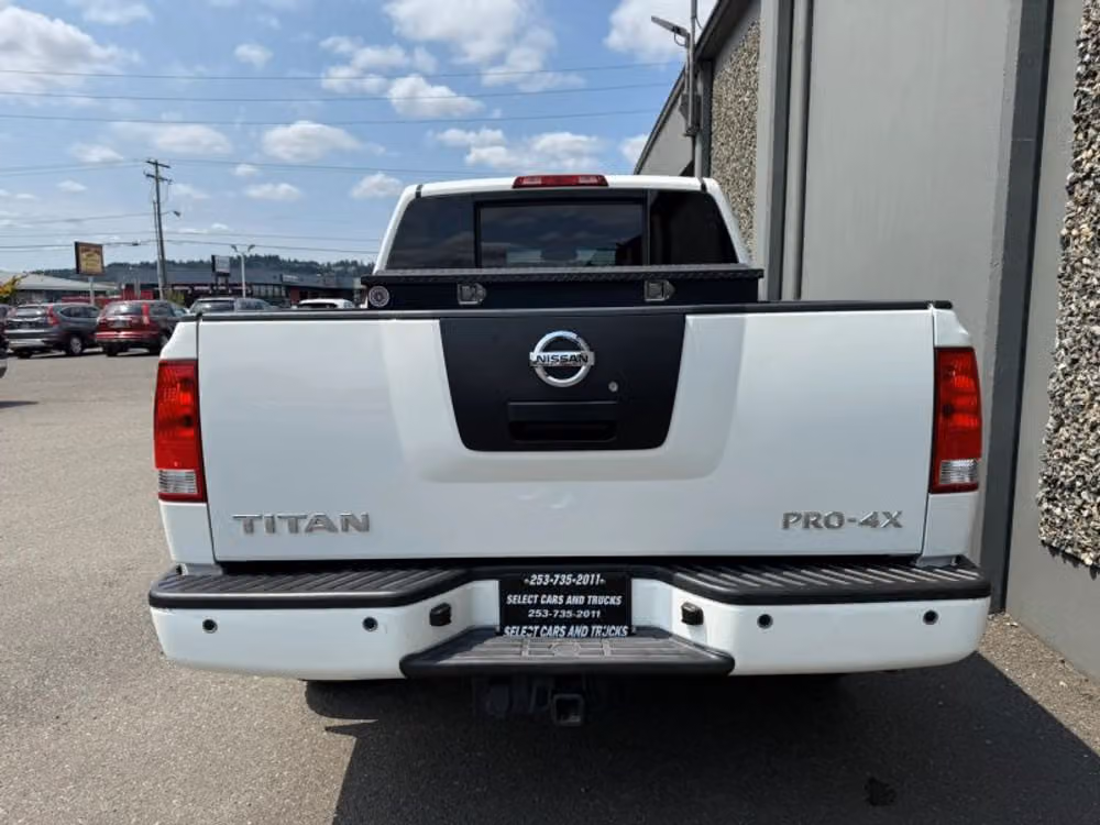 2011 Nissan Titan PRO-4X Crew Cab Image 8