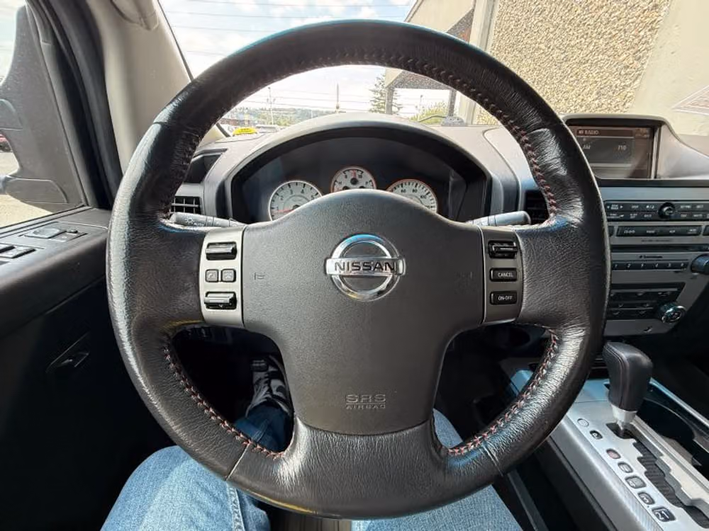 2011 Nissan Titan PRO-4X Crew Cab Image 9