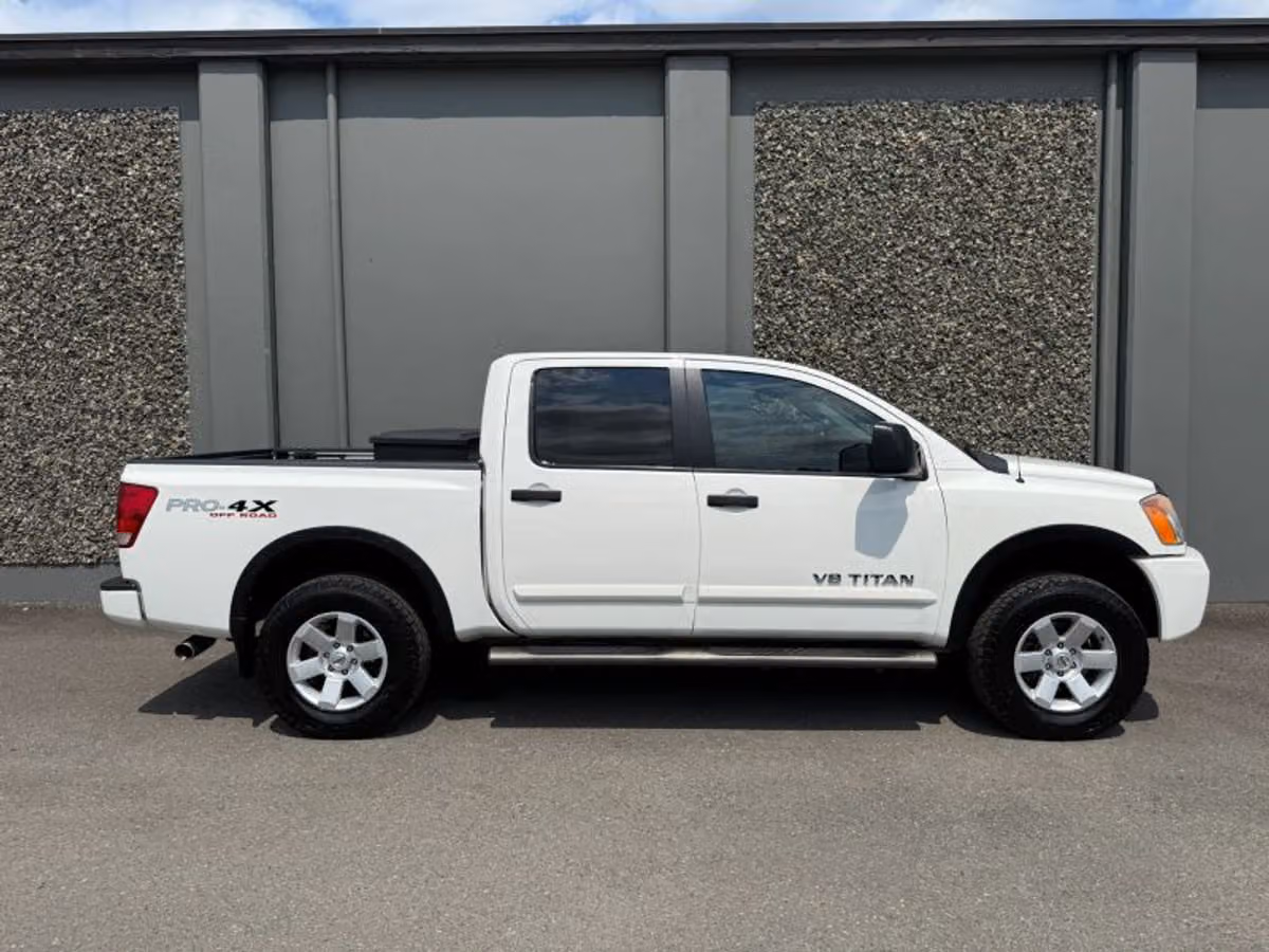 2011 Nissan Titan PRO-4X Crew Cab Image 5