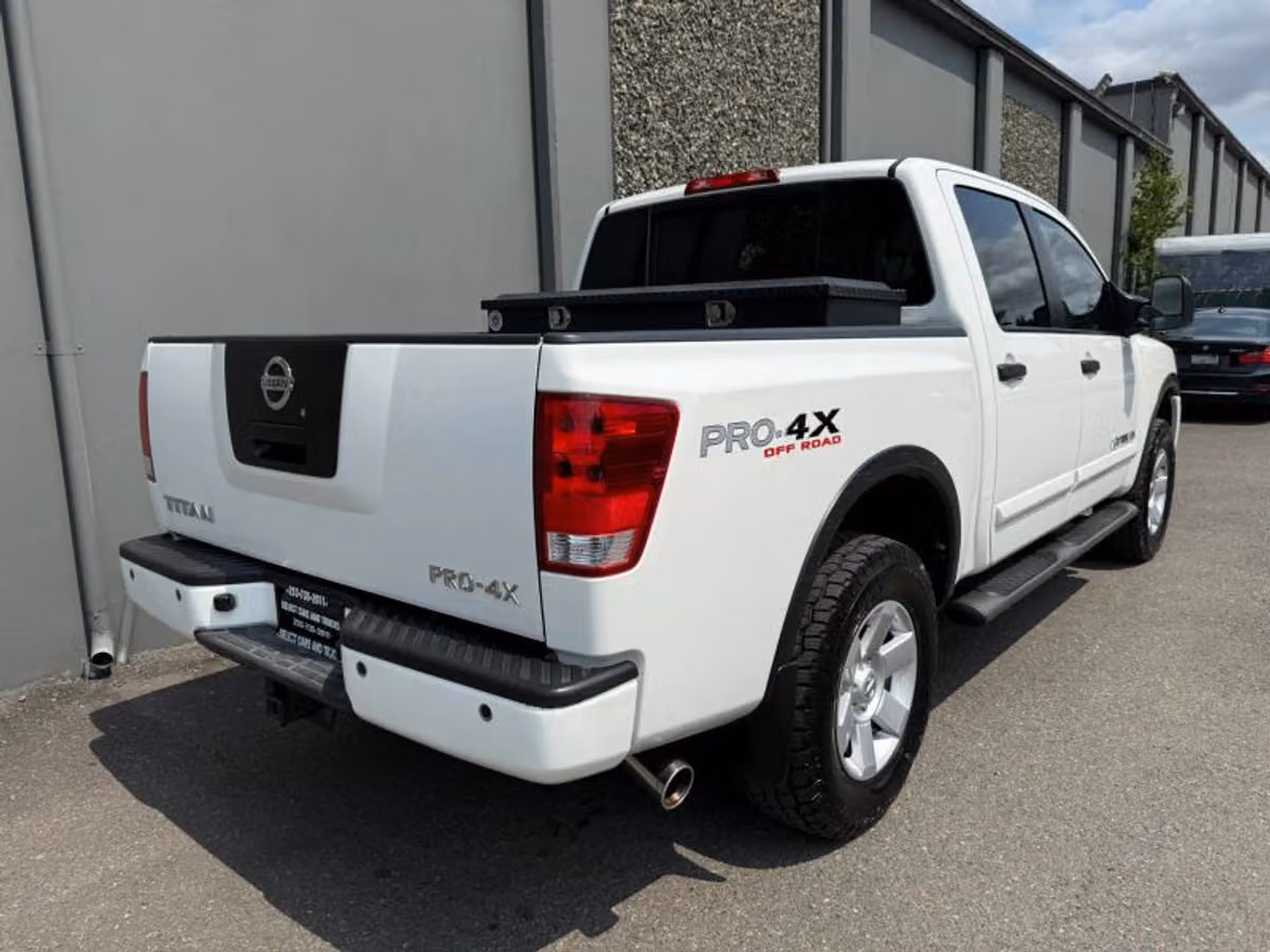 2011 Nissan Titan PRO-4X Crew Cab Image 6