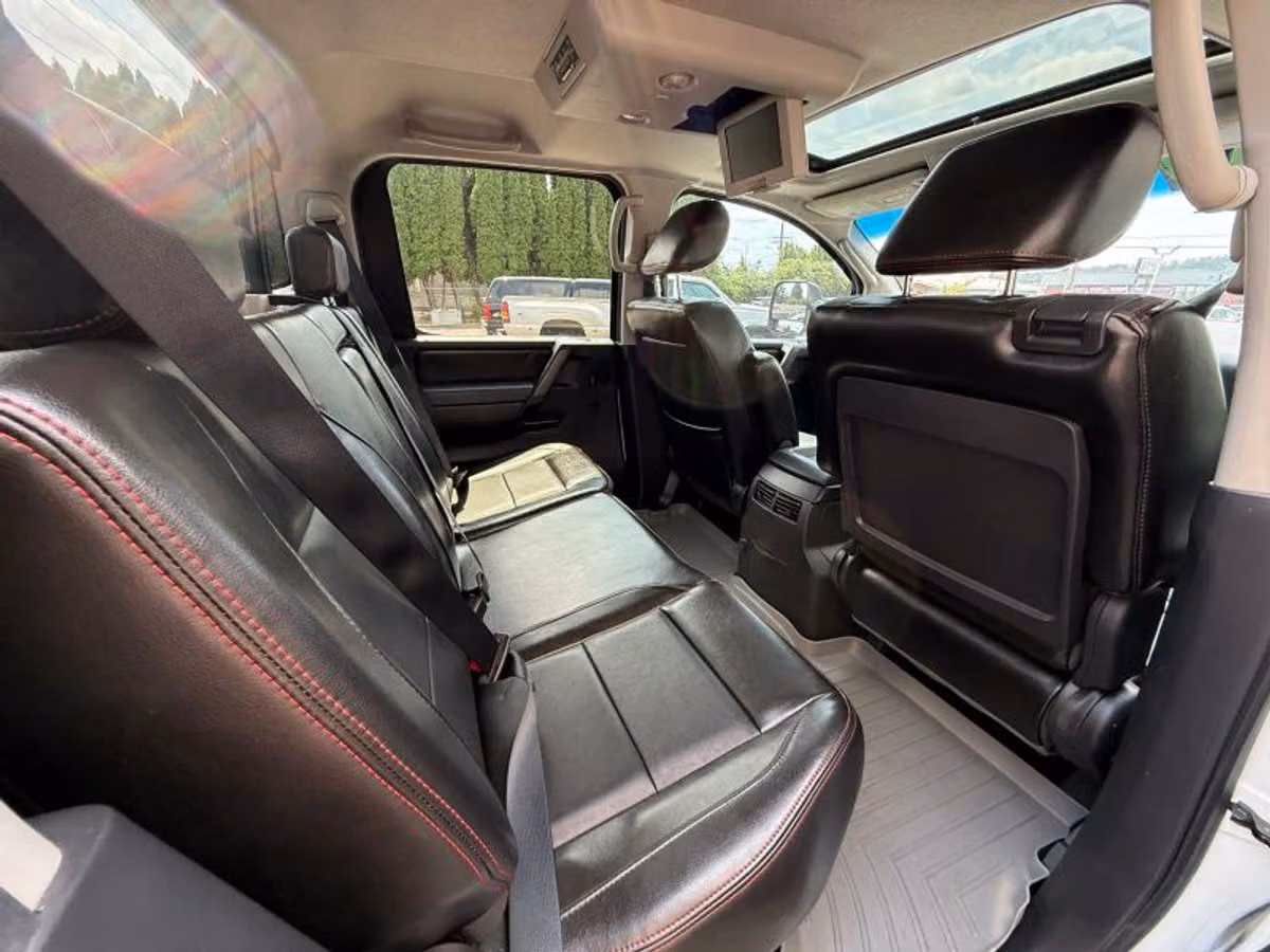 2011 Nissan Titan PRO-4X Crew Cab Image 17