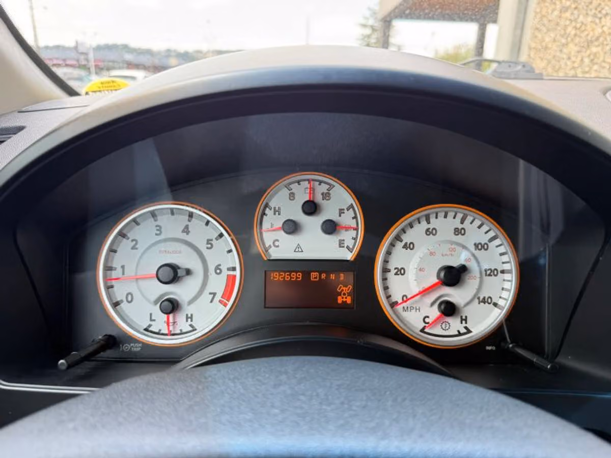 2011 Nissan Titan PRO-4X Crew Cab Image 10