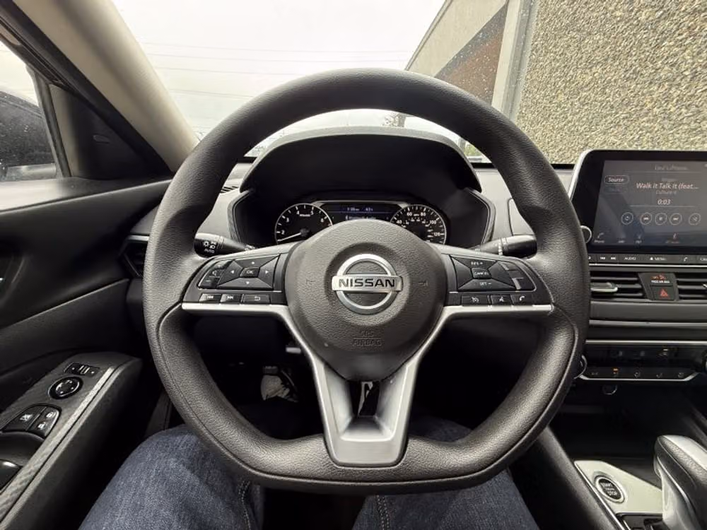 2022 Nissan Altima 2.5 SV Image 9