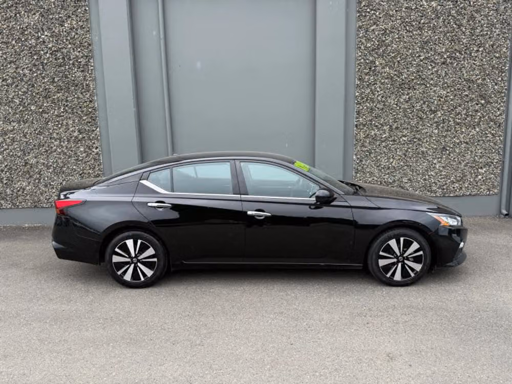 2022 Nissan Altima 2.5 SV Image 5