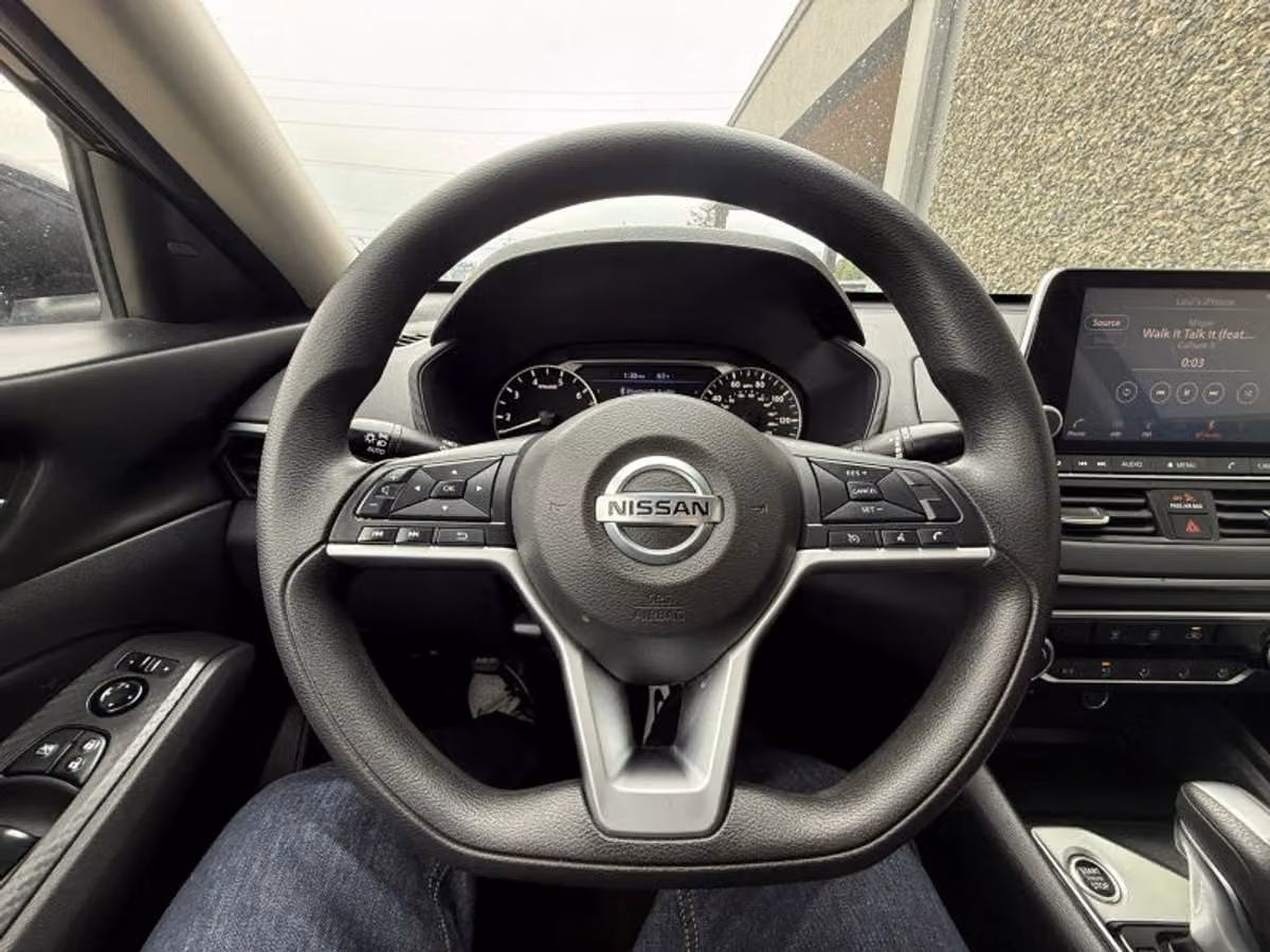 2022 Nissan Altima 2.5 SV Image 9